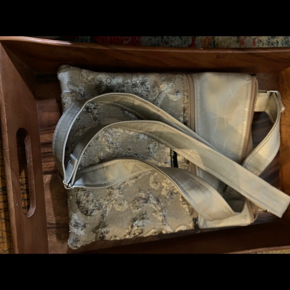 Beautiful crossbody purse. - Picture 4 of 5